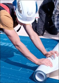 Bauzeitenschutz mit selbstklebenden und emissionsarmen (!) Witterungsschutzbahnen