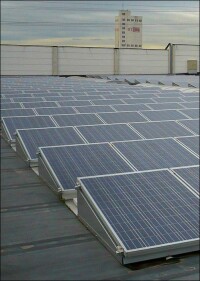 Eine Frage der Rendite: Hält die Dachabdichtung solange durch wie die darauf montierte PV-Anlage?