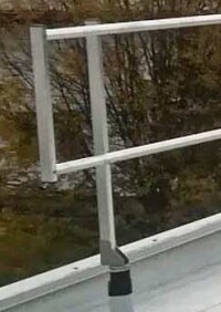 Seitenschutzgeländer von ST Quadrat nun auch zur Direktbefestigung