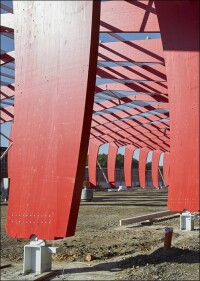 300 m lange Halle mit BSH-Dreigelenkrahmen kommt mit einem Brandabschnitt aus
