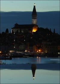 Atemberaubend: Hotel am Mittelmeer wurde um einen isolierverglasten XXXL-Ausblick herumgeplant