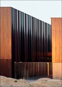 Werkstätten und Fundi der Staatsoper Hamburg eingekleidet in Aluminiumblech und Profilglas