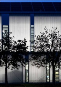 Produktionsstätte mit rundum Profilglas und transluzenter Wärmedämmung