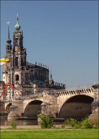 Denkmalgerechte Sanierung der Dresdner Augustusbrücke mit Beton im Sandstein-Look