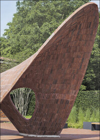 Skulpturale Ziegelschale mit Unterstützung von Textilbeton