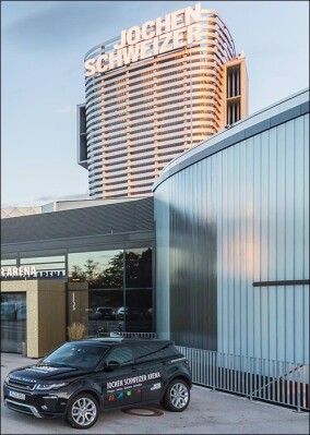 Jochen Schweizer Arena mit von außen nicht einsehbaren, tageslichtdurchfluteten Räumen