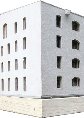 Drei ähnliche Studentenwohnhäuser in München sollen ökologischen Trend setzen