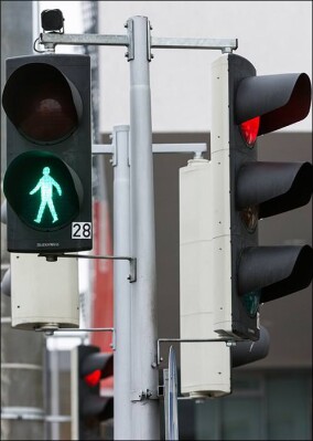 TU Graz arbeitet an „denkenden Fußgängerampeln“, die einen Kreuzungswunsch erkennen