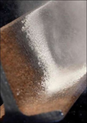 Rostfreie Brücken und Stahlmasten dank neuartigem Wasser&shy;eis&shy;strahlen