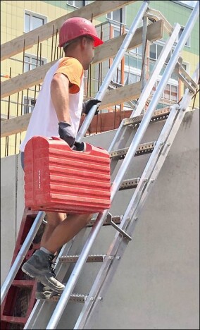 BG Bau fördert Stafe-Steiltreppe als sichere Alternative zu üblichen (Bau-)Leitern