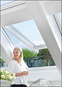 Fernbedienbares Elektro-Klapp-Schwing-Komfort-Dachflächenfenster von Roto