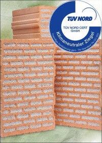 Klimaneutrale Ziegel von Wienerberger mit TÜV-Siegel