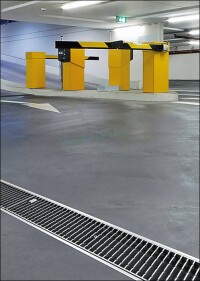 Verbesserte Parkhausrinne von ACO Haustechnik in zwei Breiten mit und ohne Flansch