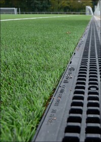 Filterrinnensystem hält Mikroplastik und Kork zurück