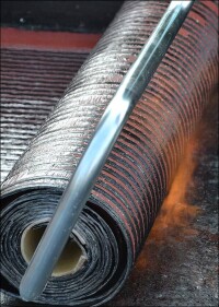 Icopal und Vedag: Keine Gesundheitsgefährdung für Verarbeiter durch Bitumendämpfe