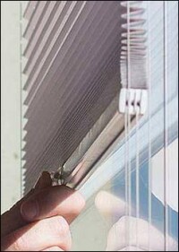 Passgenauer, nachrüstbarer Sonnenschutz direkt vom Hersteller von Balkon- und Terrassenverglasungen