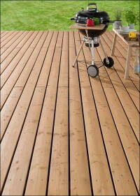 Schmale Terrassenprofile - mit lösemittelfreien Holzölen veredelt - in einem modernen Look