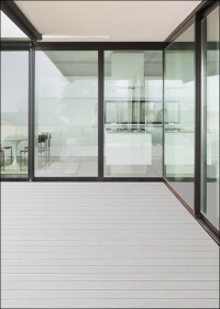 Neue WPC-Terrassendiele von Naturinform passend zu urban geprägten Gebäudekonzepten