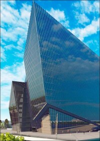 404 Glasfins von Sedak für den höchsten Wolkenkratzer Euro&shy;pas