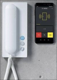 Wie sicher sind Türöffner-Apps? Clemens Czibulinski von Siedle gibt Antworten.