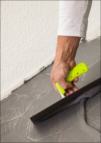 Neue, füllende 1-K-Flex-Haftgrundierung: Uzin PE 650