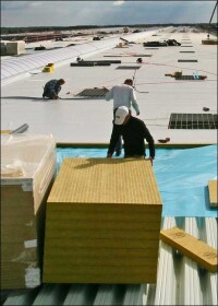 „FM Approved“: Vier geprüfte Flachdach-Dämmplatten von Knauf Insulation