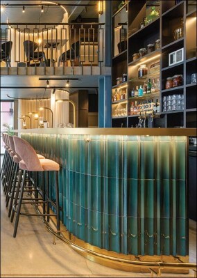 Fliesen für eine Bar im größten Schokolademuseum: Ohne Inszenierung ging's nicht!