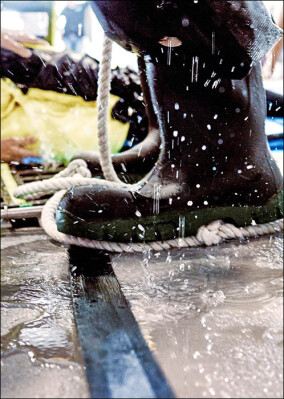 Fußboden einer Wasserübungshalle für Offshore-Arbeiter mit Triflex saniert