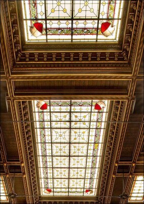 Wie LED-Hinterleuchtung in Lübeck historische Deckenverglasung erstrahlen lässt