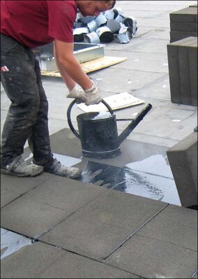 Schaumglas dämmt Bonner Kita „Rhein-Dampfer“ im Kompaktdach