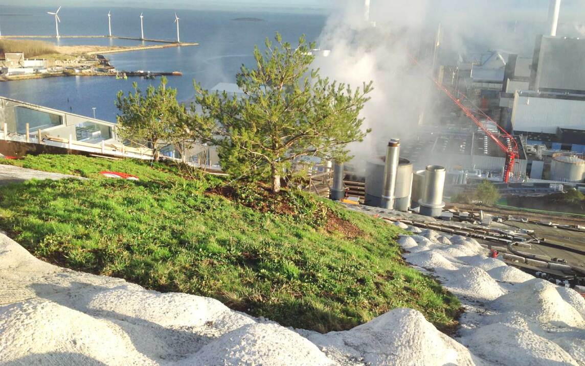 Vegetationsmatten liegen in besonders steilen Bereichen. (Foto © Malmos A/S / ZinCo)