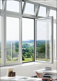 Hybrides Lüftungskonzept für Klassen- und Büroräume à la Schüco