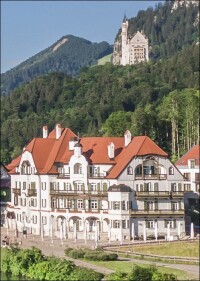 Auszeit in königlicher Kulisse ... bis in den Pool hinein geschmückt mit Savona von Agrob Buchtal