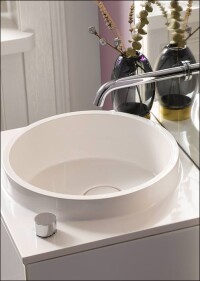 Emco Bads kompakter touch-Waschplatz mit Bluetooth-fähiger Lichtsteuerung