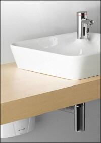 Als One-Pipe-System: Sensorarmatur mit E-Kleindurchlauferhitzer im Set von Clage