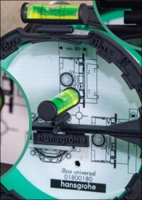 Montagehilfe mit u.a. 2 Libellen für das Unterputzsystem iBox universal von Hansgrohe