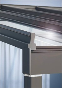 Weinors Terrassendach Terrazza Sempra kombiniert geradlinige Optik mit klassischer Dachneigung