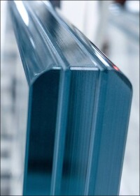 Konsequente Ganzglasbrüstungen für Infinity-Balkone dank gläserner Glaskanten von Sedak