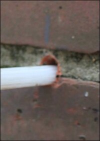 Abdichtungssticks von Hahne gegen aufsteigende Feuchtigkeit im Mauerwerk