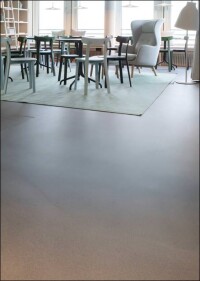 Boden-Unikat mittels Arturo Concreta im Hamburger Schüco-Showroom