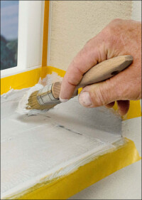 Neue Abdichtungsmasse von Sto für wasserdichte Fensterbankanschlüsse