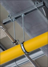 Rohrleitungen an Stahlträgern sicher befestigen