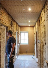 400 Jahre altes Gehöft mit Holzfaser auf Niedrigenergiestandard gebracht