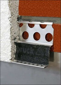 WDVS-Sockelausbildung mit Anschlussleiste aus Edelstahl