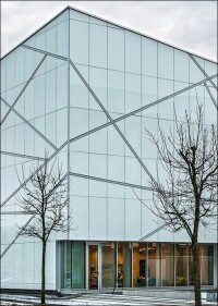 Vorgehängte hinterlüftete Fassade StoVentec in der Variante Glass A als nichtbrennbar zertifiziert