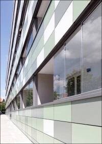 Wie umgehen mit potentiellen Setzungen des Tragwerks bei Balkonverglasungen?