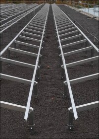 Optigrüns Beiträge zu auflastgehaltenen Solargründächern