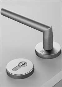 Jeld-Wen bietet Türdrücker inklusive Bohrung ab Werk