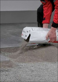 Tubag erleichtert mit „EasyBettung reaktiv“ das Verlegen von Platten und Pflastersteinen