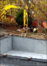 Außenpool aus SySpro-Doppelwänden in Sichtbetonqualität